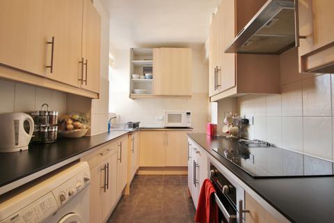 4 bedroom flat to rent, Latymer Court, Hammersmith Road, Hammersmith, W6