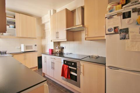 4 bedroom flat to rent, Latymer Court, Hammersmith Road, Hammersmith, W6