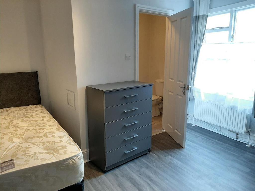 King Street, Melton Mowbray Studio £425 pcm (£98 pw)