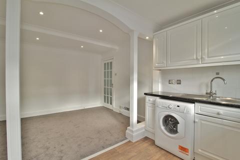 2 bedroom flat to rent, Latymer Court, Hammersmith Road, Hammersmith, W6