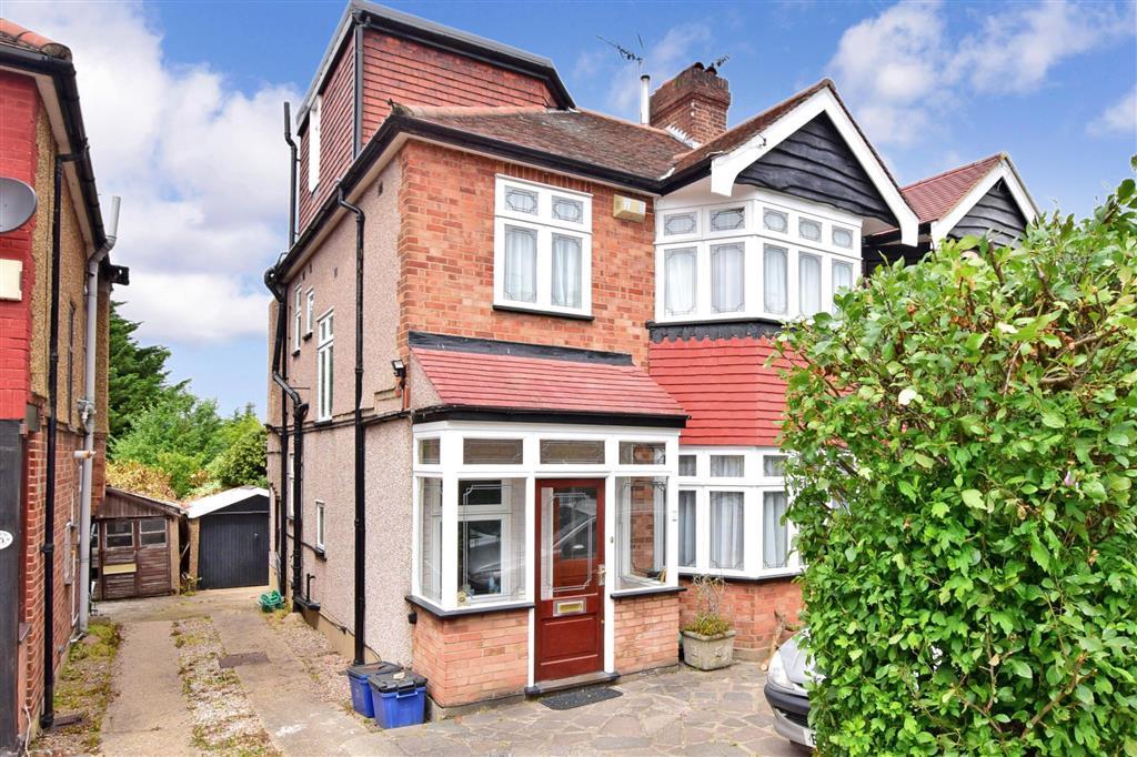 Rivington Avenue, Woodford Green, Essex 4 bed semidetached house £