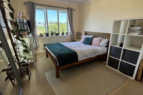 1 bedroom apartment to rent, Chantry Close,  Sunbury-On-Thames,  TW16