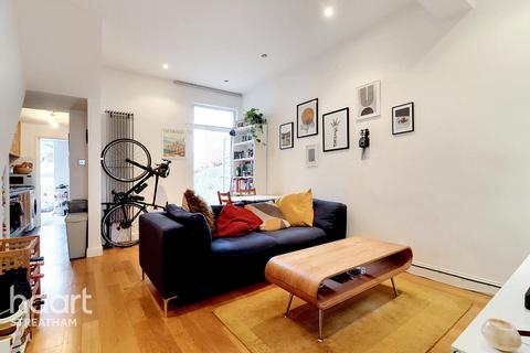 2 bedroom flat to rent, Sellincourt Road, Tooting