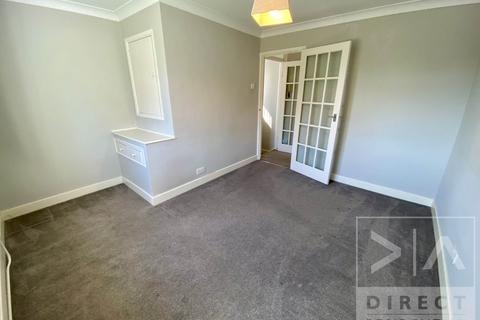 2 bedroom maisonette to rent, Hereford Close, Epsom KT18