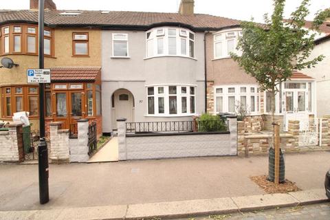 4 bedroom terraced house to rent, Sanderstead Road, Leyton, E10