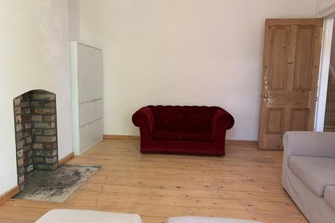 3 bedroom detached house to rent, Yarburgh Street, Whalley Range