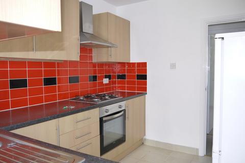 2 bedroom flat to rent, The Hollies, Bounds Green N11