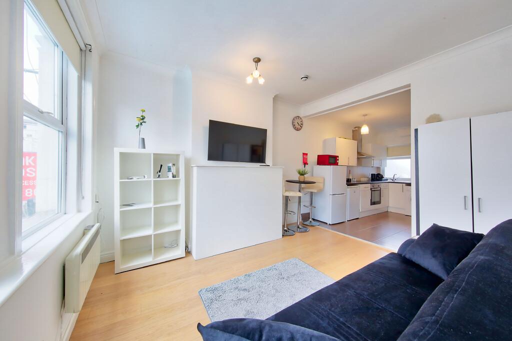 Living area 2.jpg