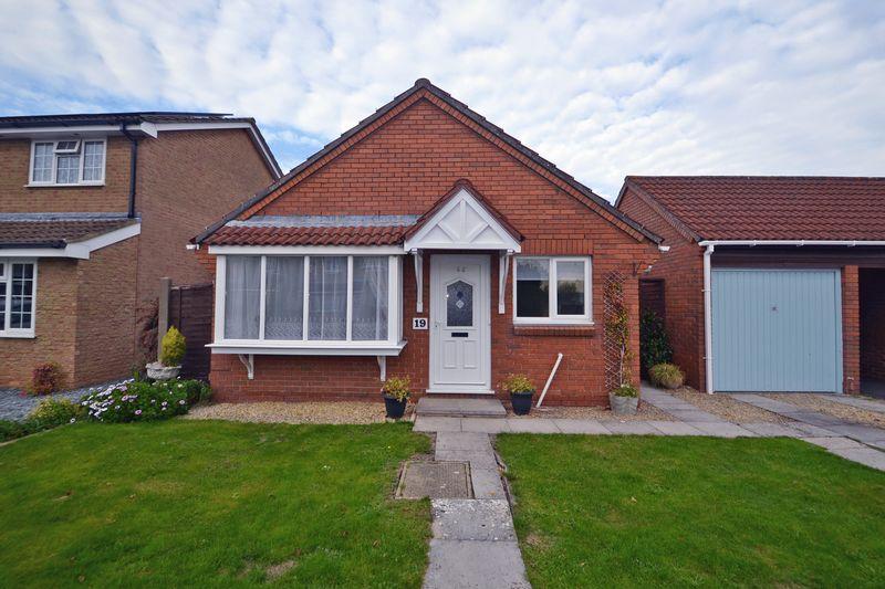 Millcross, Clevedon 2 bed bungalow £925 pcm (£213 pw)