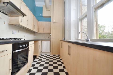 2 bedroom flat to rent, Princes Road, Clevedon
