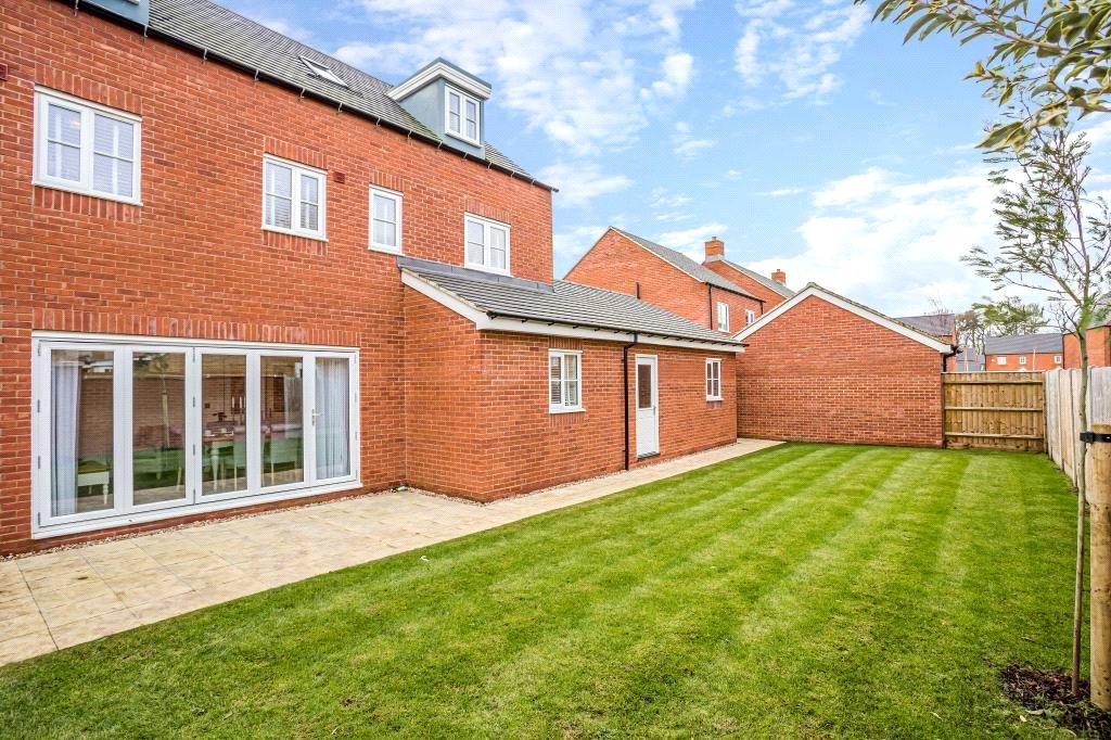 Parsons Piece, Banbury, Oxfordshire, OX16 5 bed detached house £599,750
