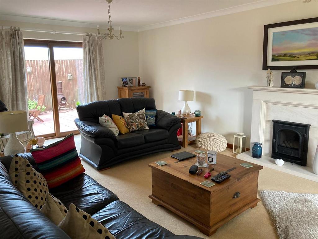 Beech Tree Gardens, Haverfordwest 5 bed detached house £300,000