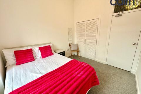 3 bedroom flat to rent, Bathgate Street, Dennistoun, Glasgow, G31