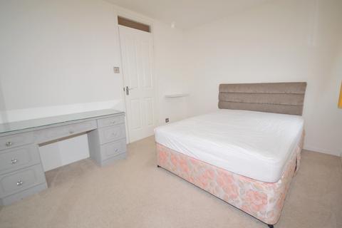 1 bedroom flat to rent, Hazelhurst Crescent, Horsham, RH12