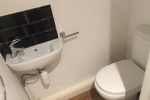 4 bedroom terraced house to rent, Milton Road, Southampton