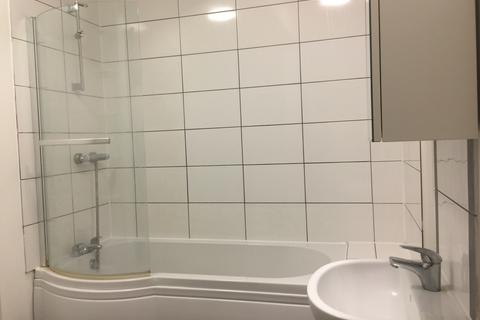 4 bedroom terraced house to rent, Milton Road, Southampton