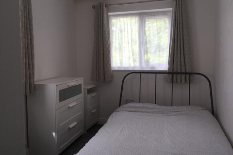 4 bedroom terraced house to rent, Milton Road, Southampton