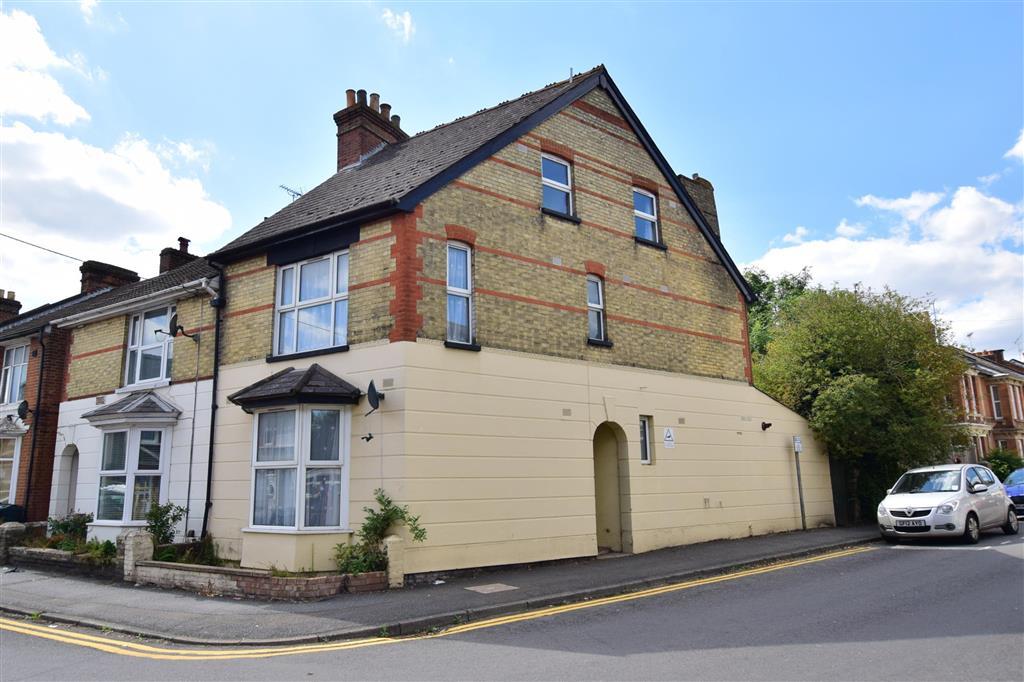 Sussex Avenue, Ashford, Kent 6 bed end of terrace house £285,000