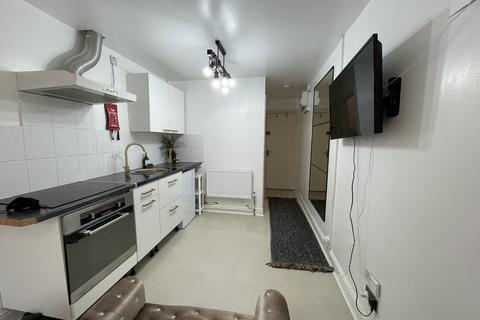 Studio to rent, Kember Street, Islington, London, N1, London  N1