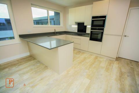 2 bedroom penthouse to rent - Station Square, Colchester, Essex, CO4