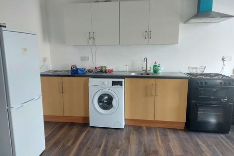 2 bedroom apartment to rent, Girlington Road, Bradford, BD8