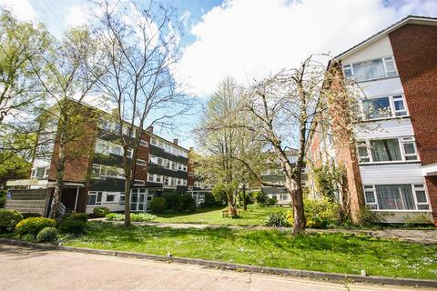 Studio to rent, Carlton Court, Hulse Road, Southampton