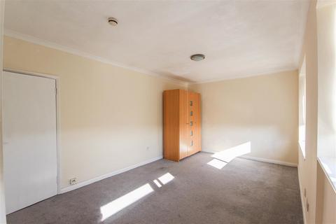 Studio to rent, Carlton Court, Hulse Road, Southampton