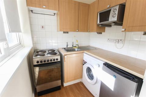 Studio to rent, Carlton Court, Hulse Road, Southampton