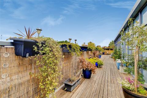 2 bedroom penthouse for sale - East Arbour Street, London, E1