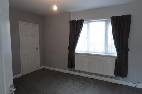 3 bedroom semi-detached house to rent, Princes Road, Hurley.