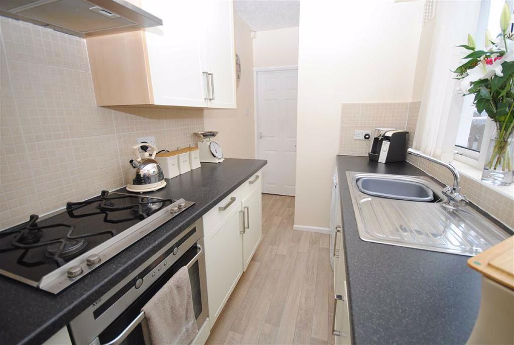 Birch Grove, Kippax, Leeds, LS25 3 bed semidetached house £155,000