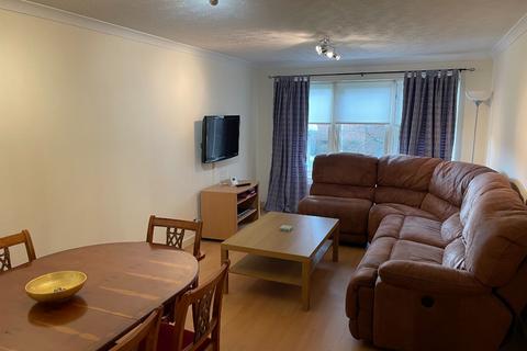 2 bedroom flat to rent, Julian Court, Julian Ave, Glasgow, G12