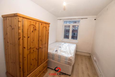 Studio to rent, Kember Street, Islington, London, N1 N1