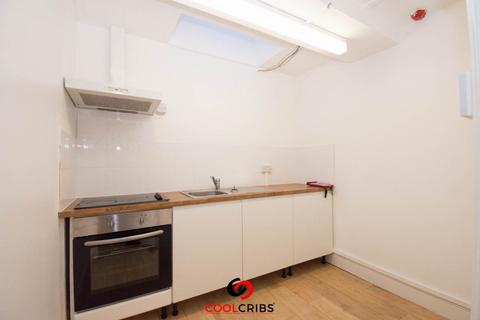 Studio to rent, Kember Street, Islington, London, N1 N1