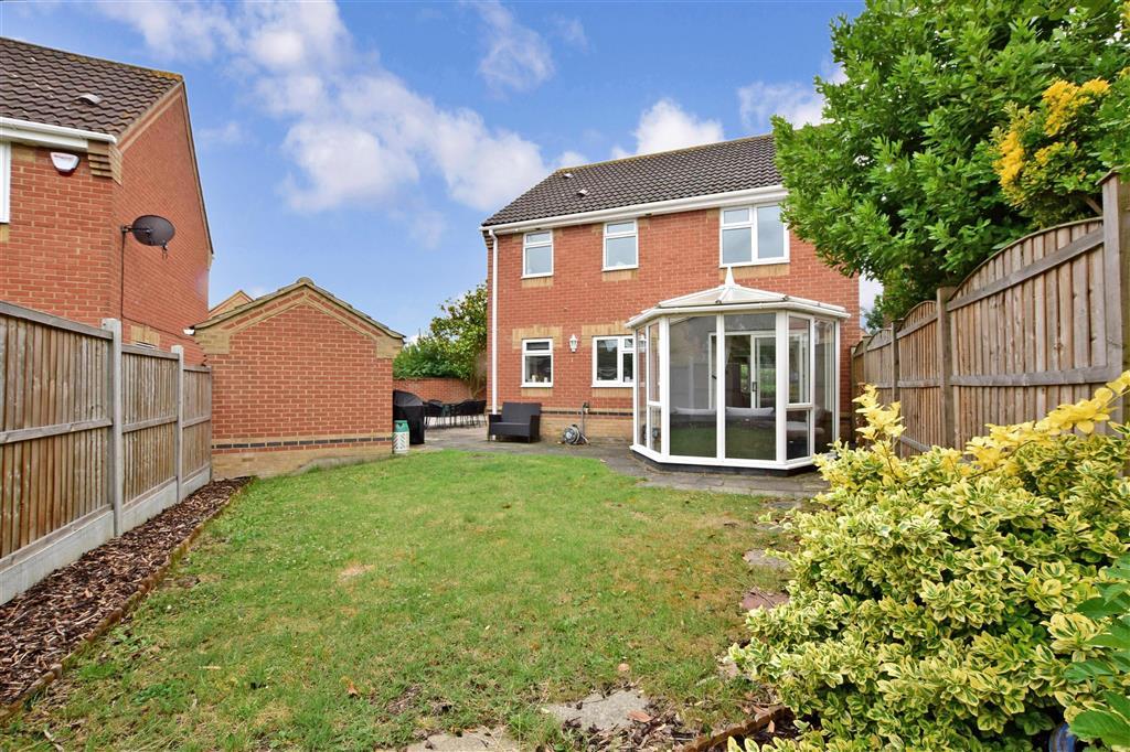 Waverley Road, Steeple View, Basildon, Essex 3 bed detached house £