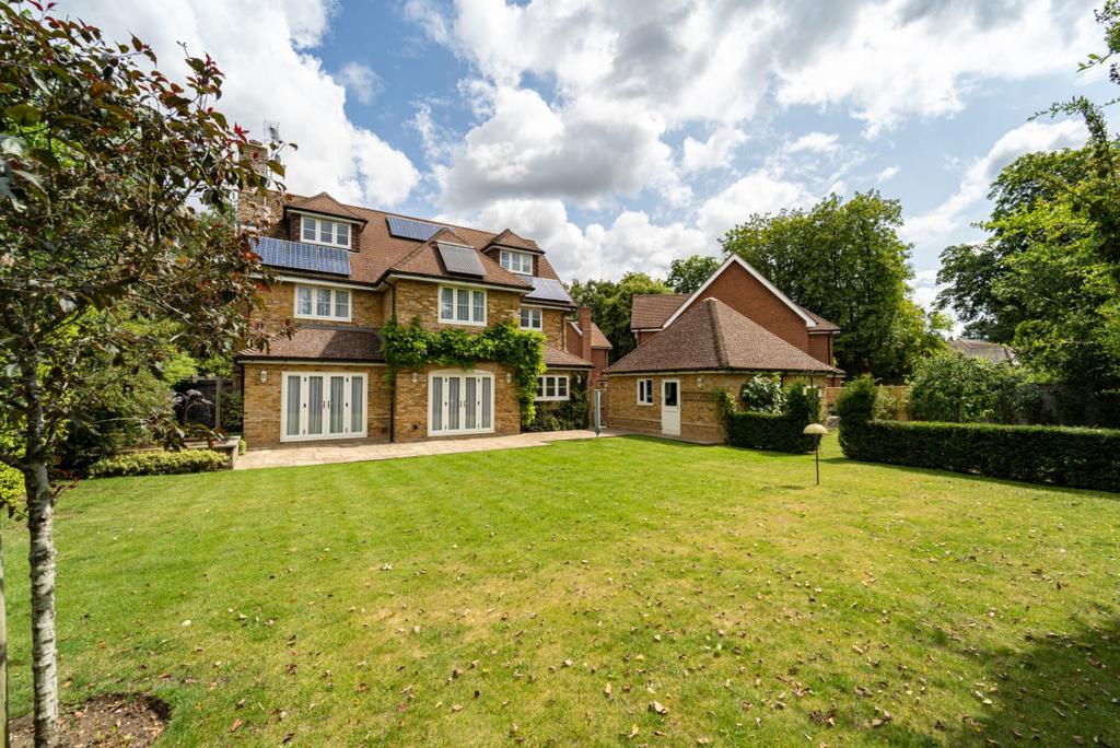Newlands Drive, Maidenhead 7 bed detached house £1,375,000