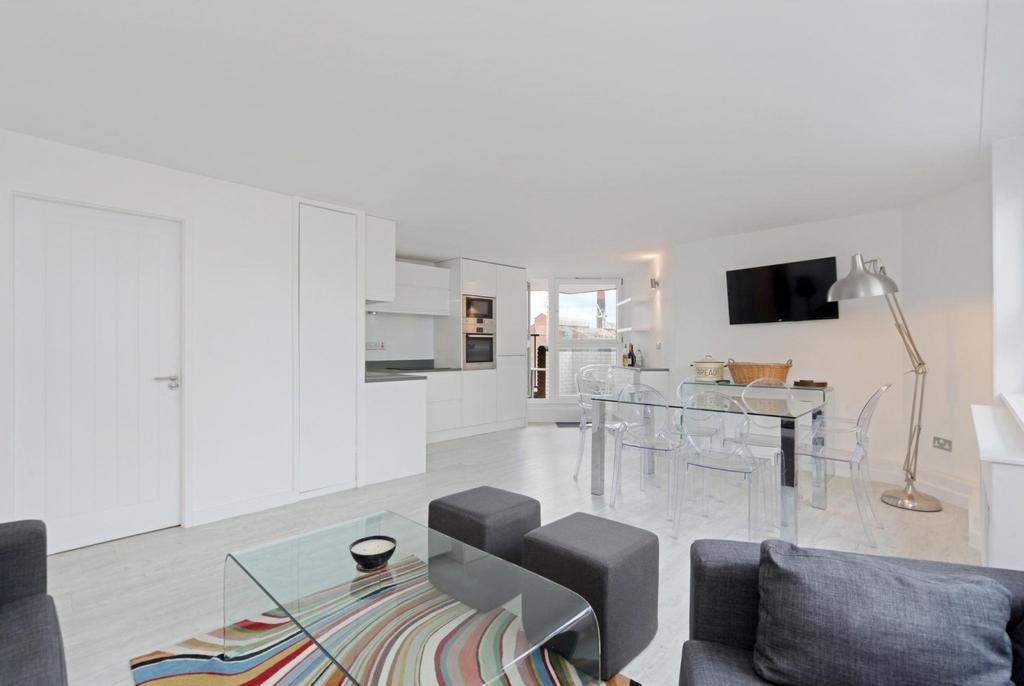 Blantyre Tower, Worlds End Estate, London, SW10 2 bed flat £1,950 pcm