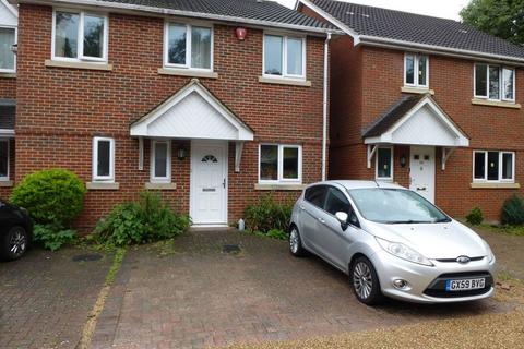 3 bedroom house to rent, Woolacombe Drive, Earley