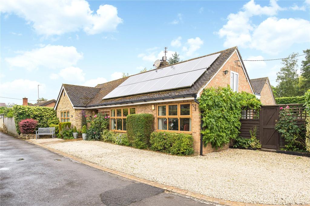Manor Road, Towersey, Thame, Oxfordshire, OX9 3 bed bungalow for sale