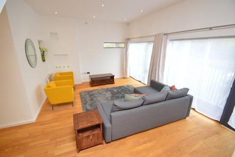 3 bedroom flat to rent - Park Rock, Castle Boulevard, Nottingham