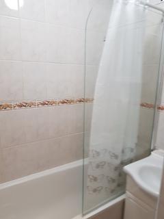 1 bedroom in a flat share to rent, ADAIR ROAD, LADBROKE GROVE, NORTH KENSINGTON, LONDON W10