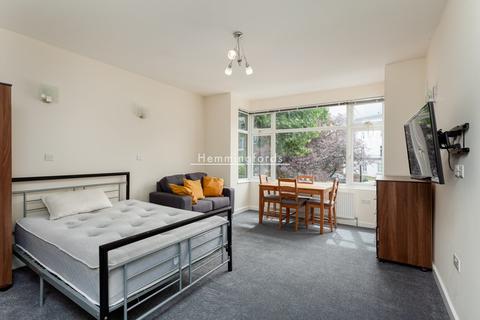 3 bedroom apartment to rent - Caledonian Road, London, N7