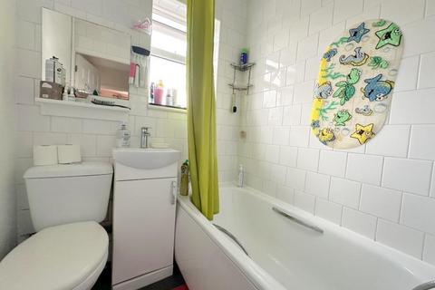 2 bedroom semi-detached house to rent, Briar Close, Putteridge, Luton, LU2 8EA