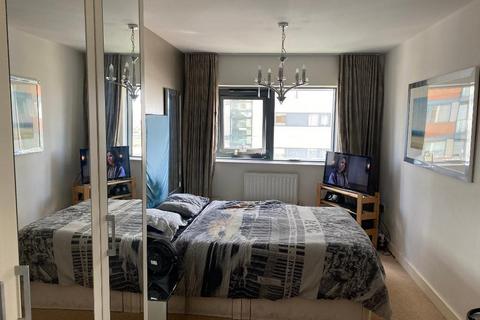 2 bedroom flat to rent, Proton Tower, 8 Blackwall Way, London, E14 9GN