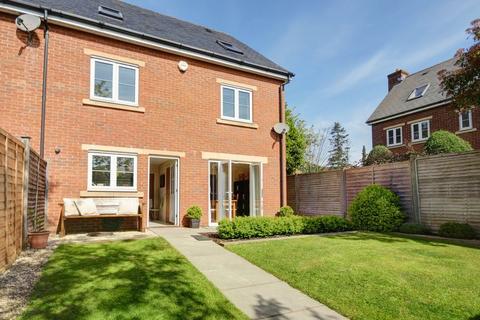 5 bedroom terraced house to rent, Fleming Way, Exeter