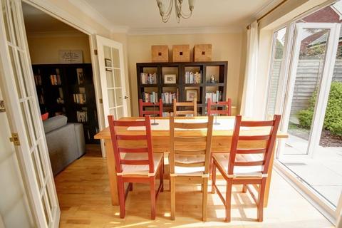 5 bedroom terraced house to rent, Fleming Way, Exeter