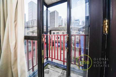 2 bedroom flat to rent, Lancaster Drive, Canary Wharf, London