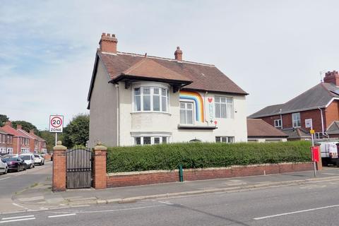 4 bedroom detached house for sale - Sunderland Road, Harton, South Shields, Tyne and Wear, NE34 6ND