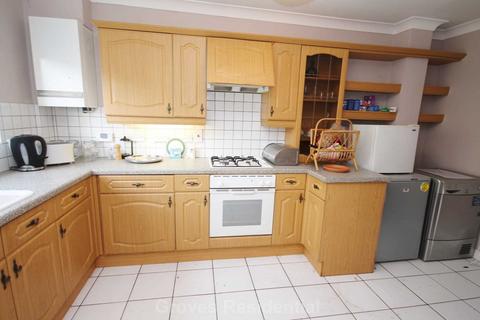 3 bedroom end of terrace house to rent, Archdale Place, New Malden, KT3