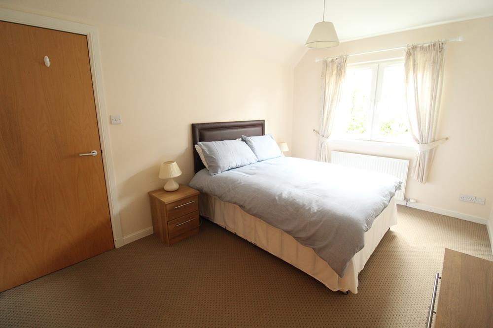 Master Bedroom (2)